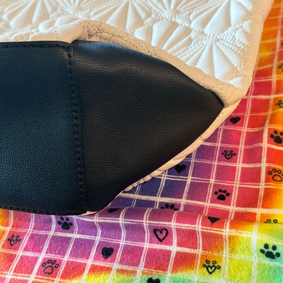 Betsey Johnson Quilted Sea Shell Bag - Picture 6 of 12